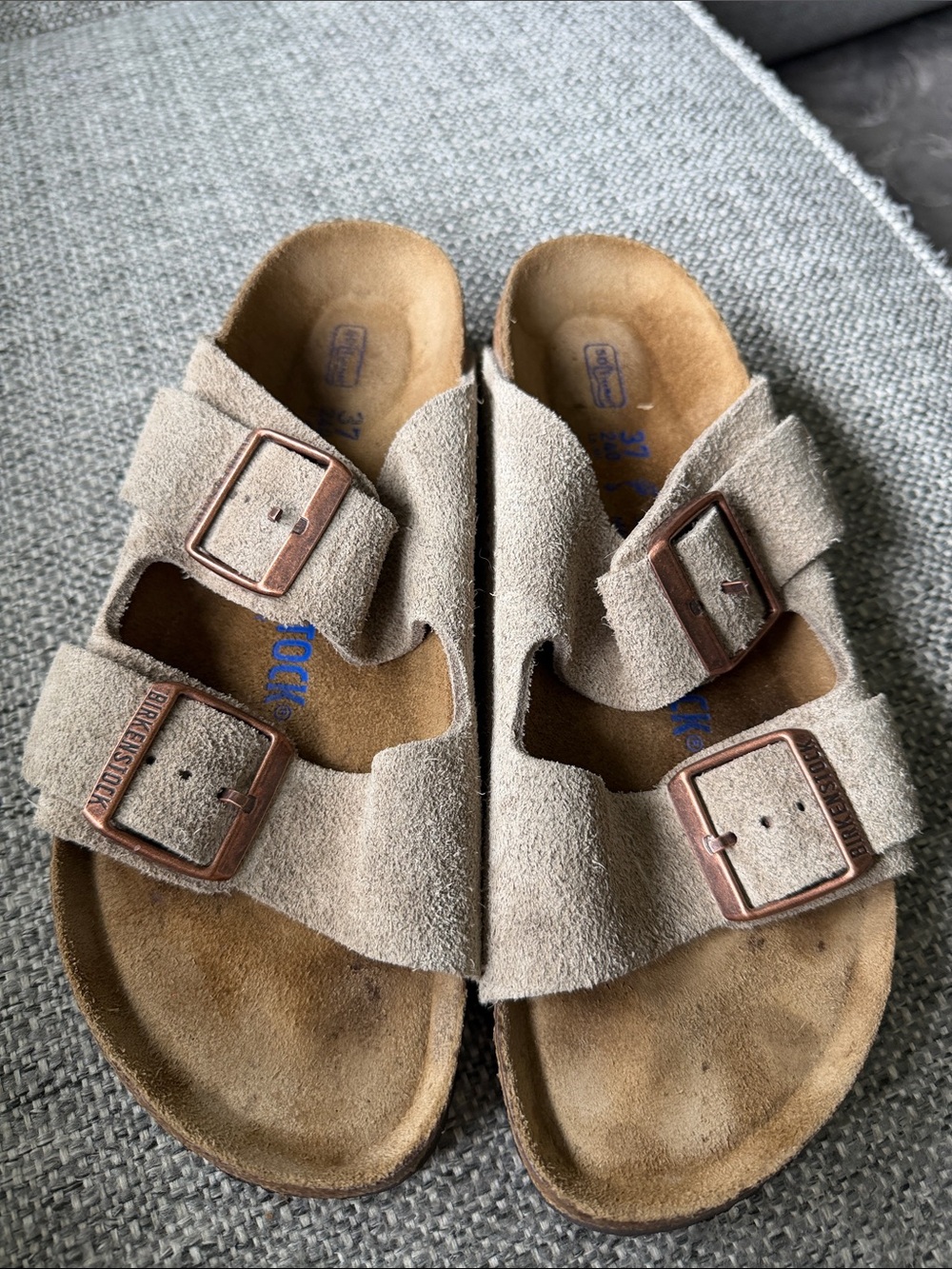 Birkenstock Arizona Soft Footbed Taupe Suede
Sandals - EU Size 37 US 6-6.5